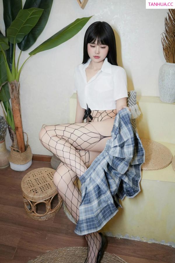   [XiuRen]高清写真图 2025.04.07 No.10118 姚若兮vay 黑色网袜第27张图片
